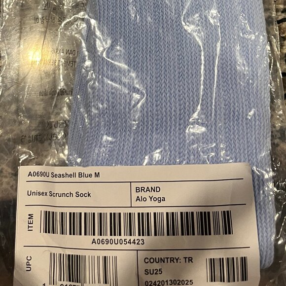 NWT Alo Yoga Scrunch Socks SEASHELL BLUE Size M - Picture 3 of 3